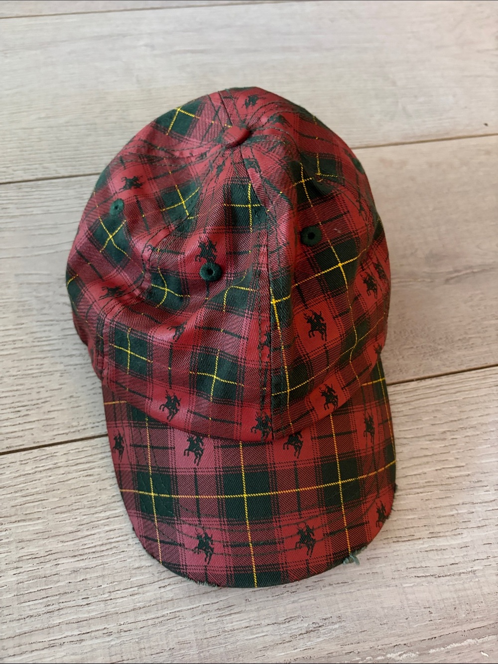 Sleighyonce hat nwot distressing factory red green like new one size cotton tart